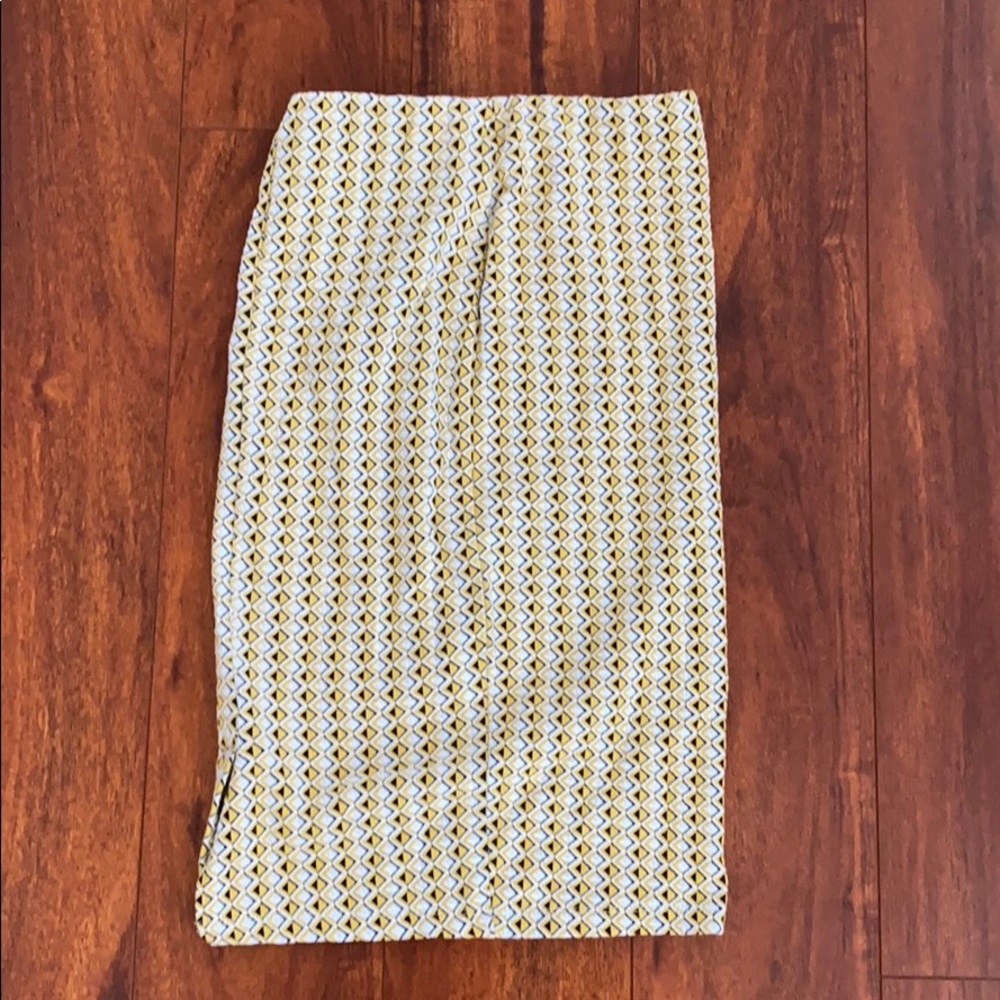 Textured pencil skirt